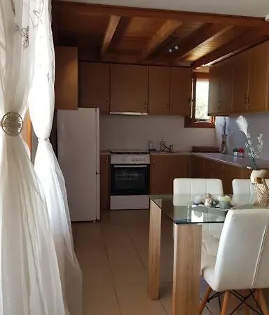 Country Green House In Lourdas 劳德哈塔